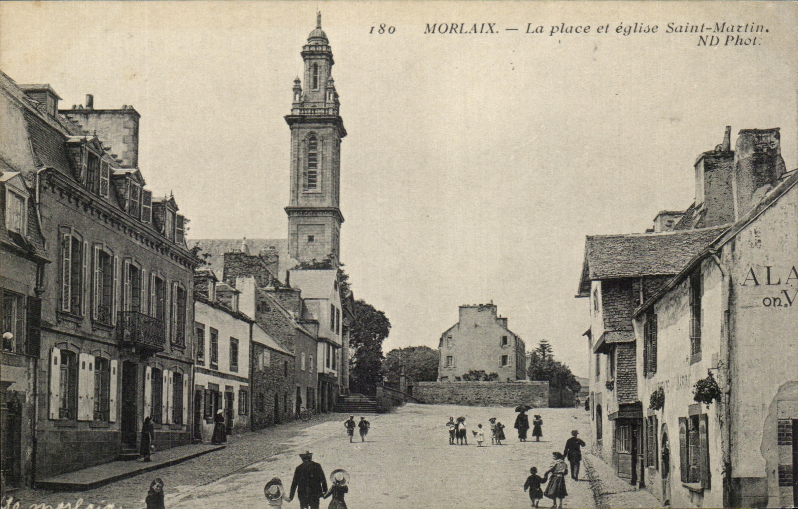 CPA Morlaix La Place et eglise Saint Martin