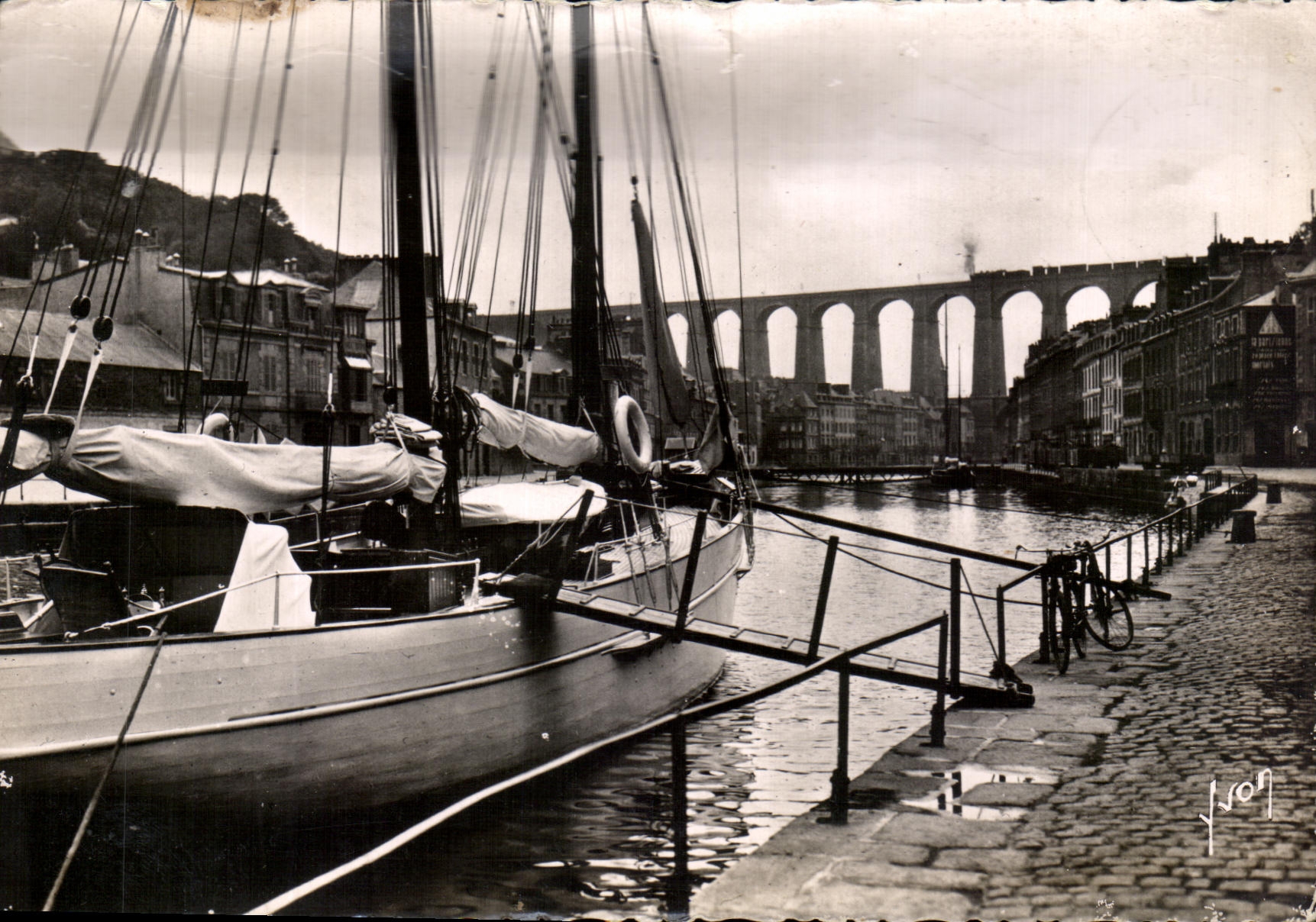 Morlaix (Finistère) - Les quais et le Viaduc — Éditions d'Art Martel, n° 1121