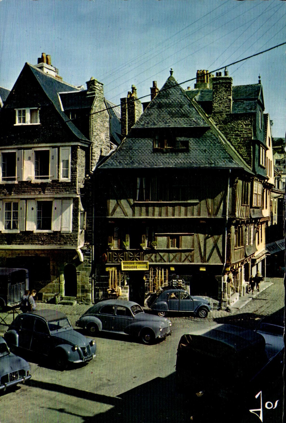 CPSM Le Bretagne En Couleurs Morlaix Maisons Moyenageuses sur la Place des Halles