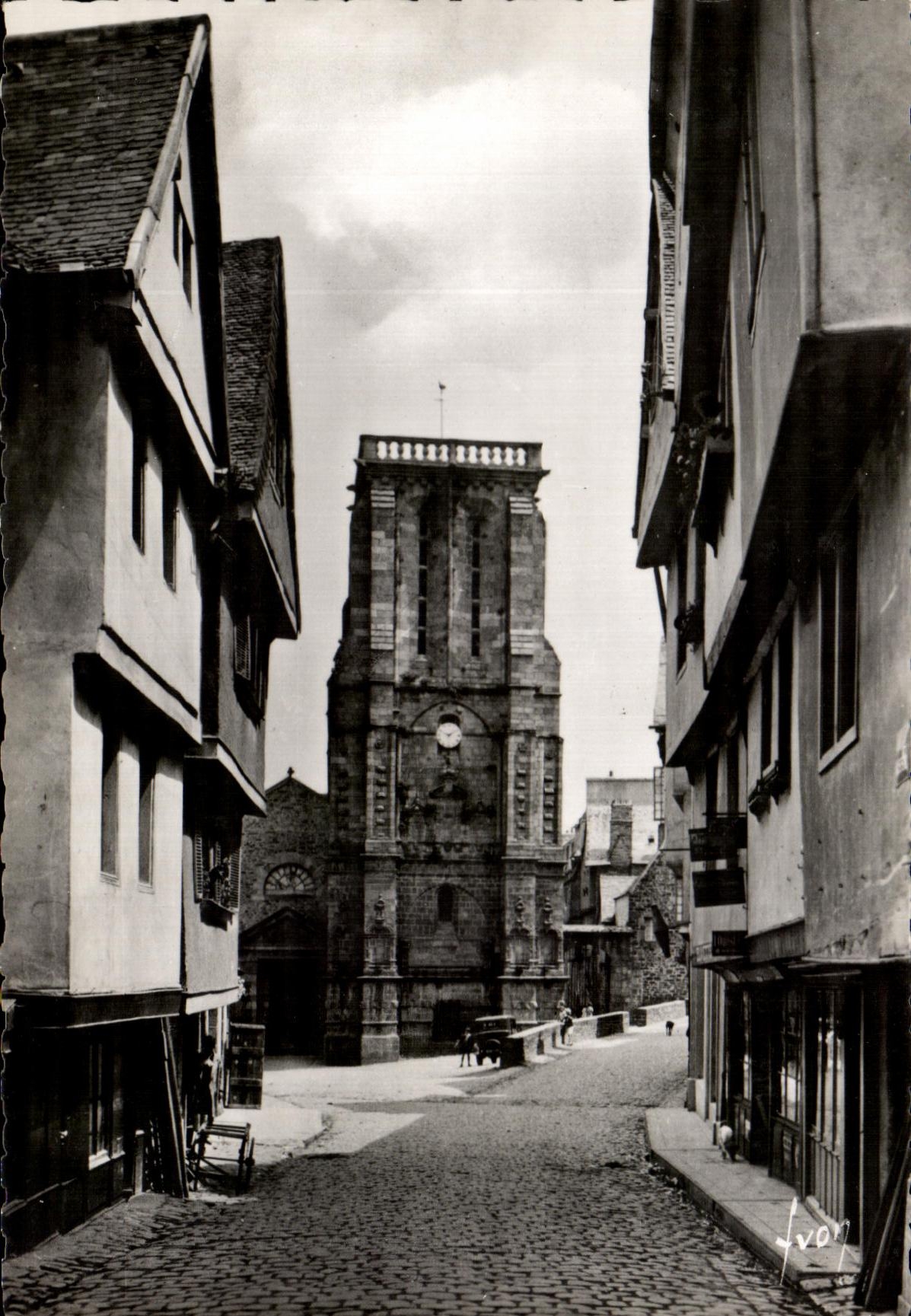 CPSM Morlaix La Rue Basse et l'Eglise St Mathieu