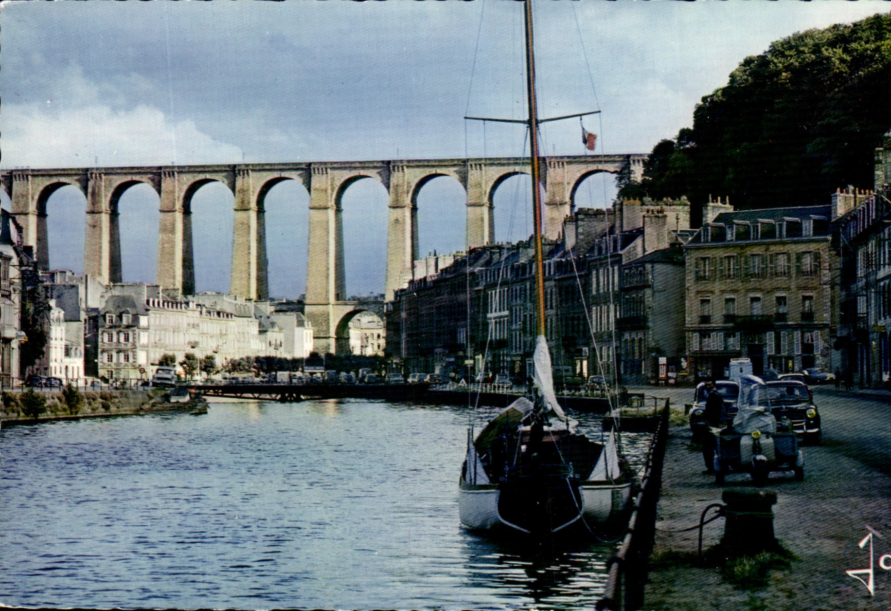 CPSM La Bretagne En Couleurs Morlaix Les Quais Et Le viaduc
