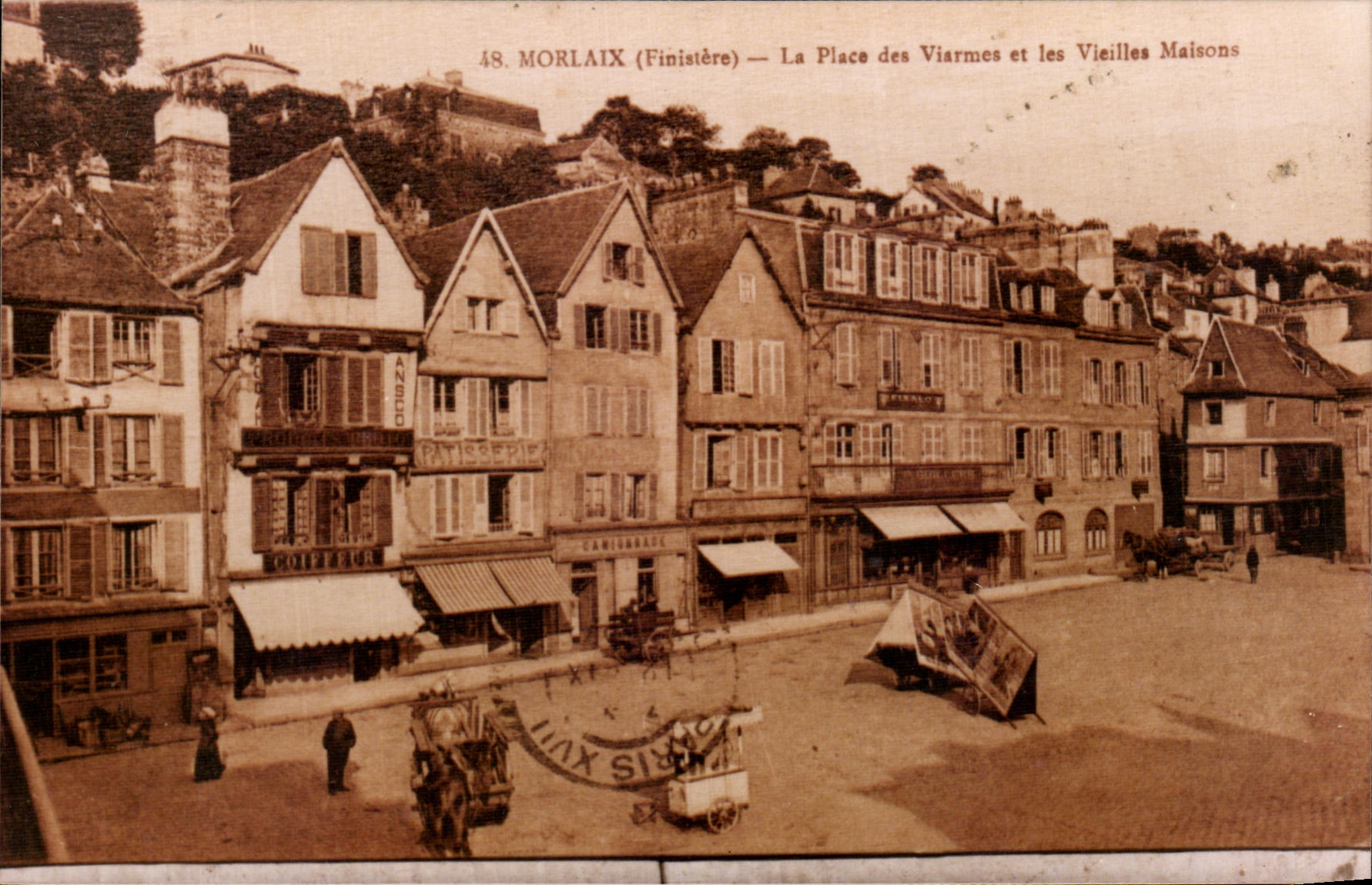 Morlaix (Finistère) — La Place des Viarmes et les Vieilles Maisons — A.P.E. École Jean Piaget