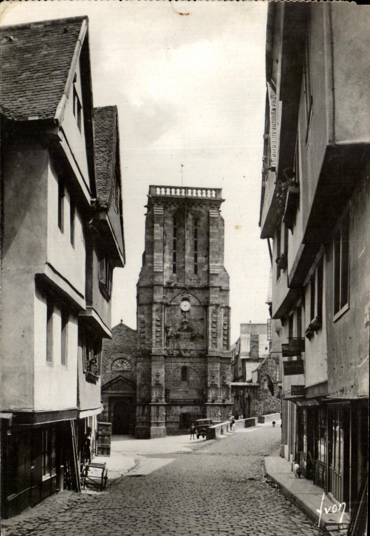 CPSM Morlaix La rue Basse Et l'Eglise St Mathieu