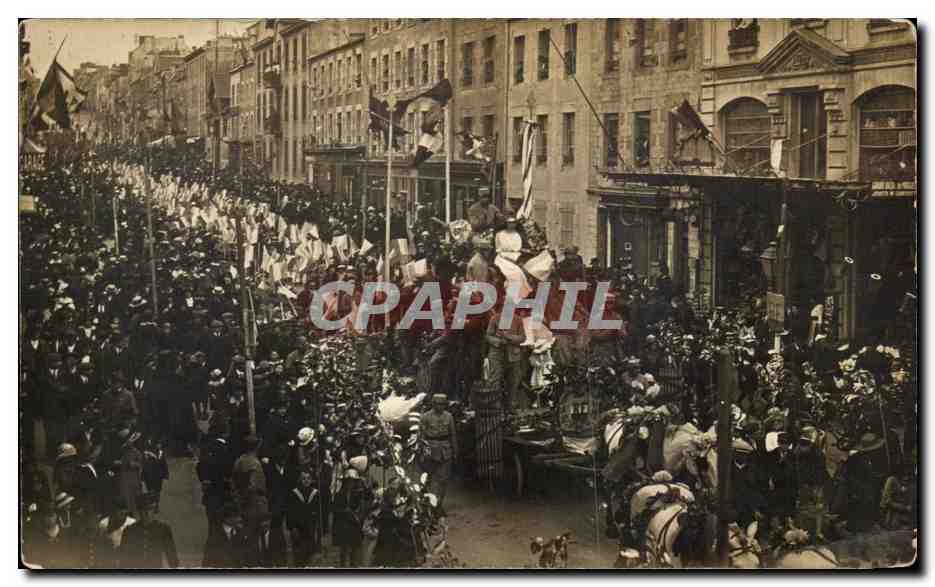CARTE PHOTO Militaria 19 7 1919 Defile de la Victoire Char 
