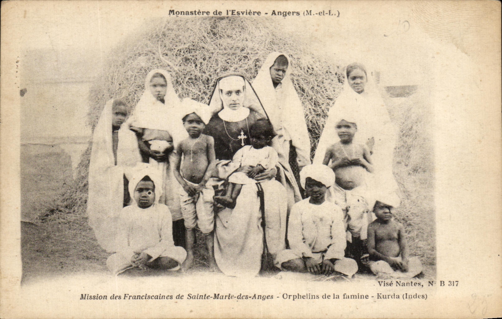 CPA Monastere De L'Esviere Angers Mission Des Franciscaines De Sainte Marte Des Anges Orphelins De La Famine Kurda Indes