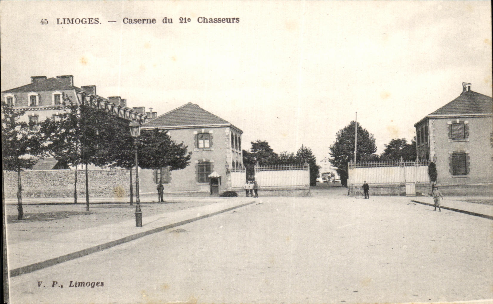 CPA Limoges Caserne Du 21eme Chasseurs Militaria
