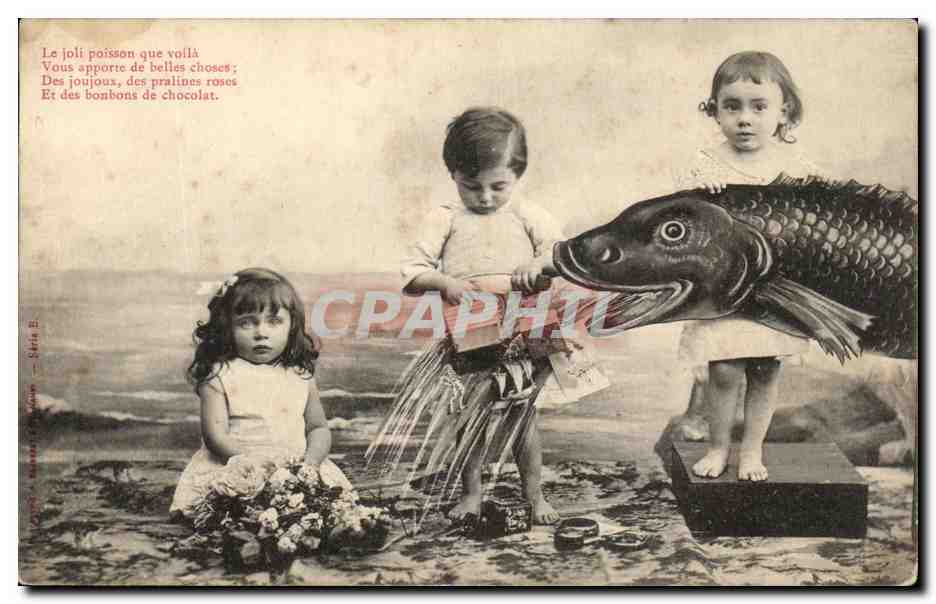 CPA Le joli poisson que voila Enfants