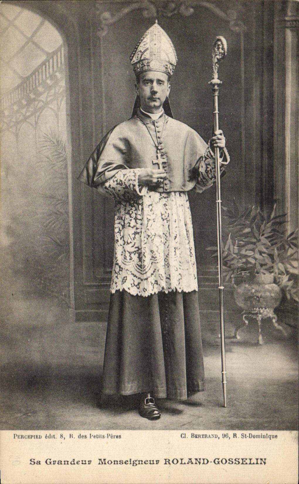 CPA Sa Grandeur Monseigneur Roland Gosselin Eveque de Versailles