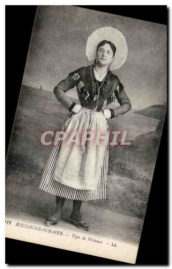 CPA Boulogne Sur Mer Type de Pecheuse Folklore Costume