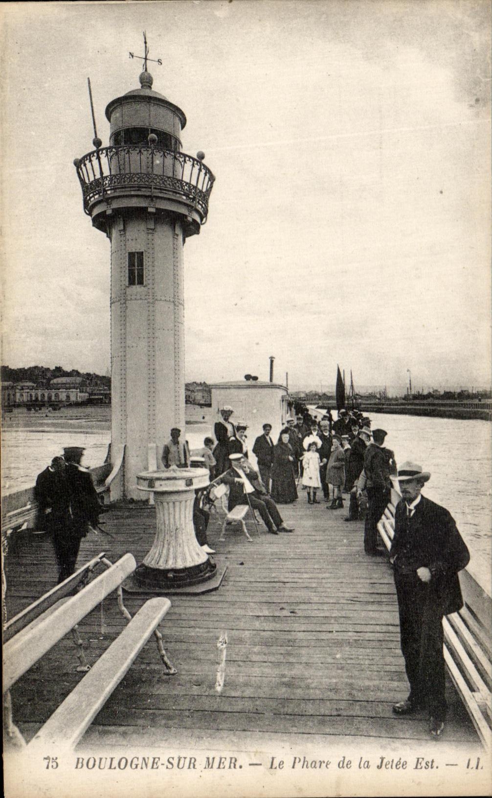 Boulogne-sur-Mer — Le Phare de la Jetée Est — L.I. — n°75