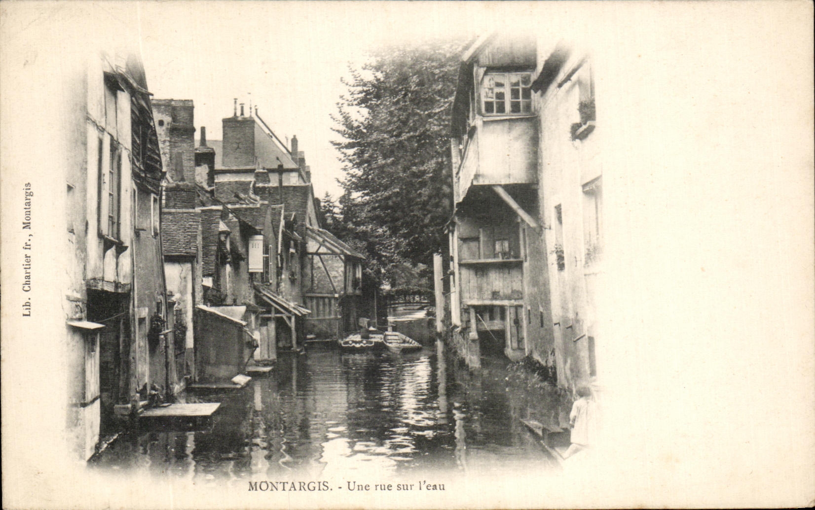 CPA Montargis Une vue sur l'eau