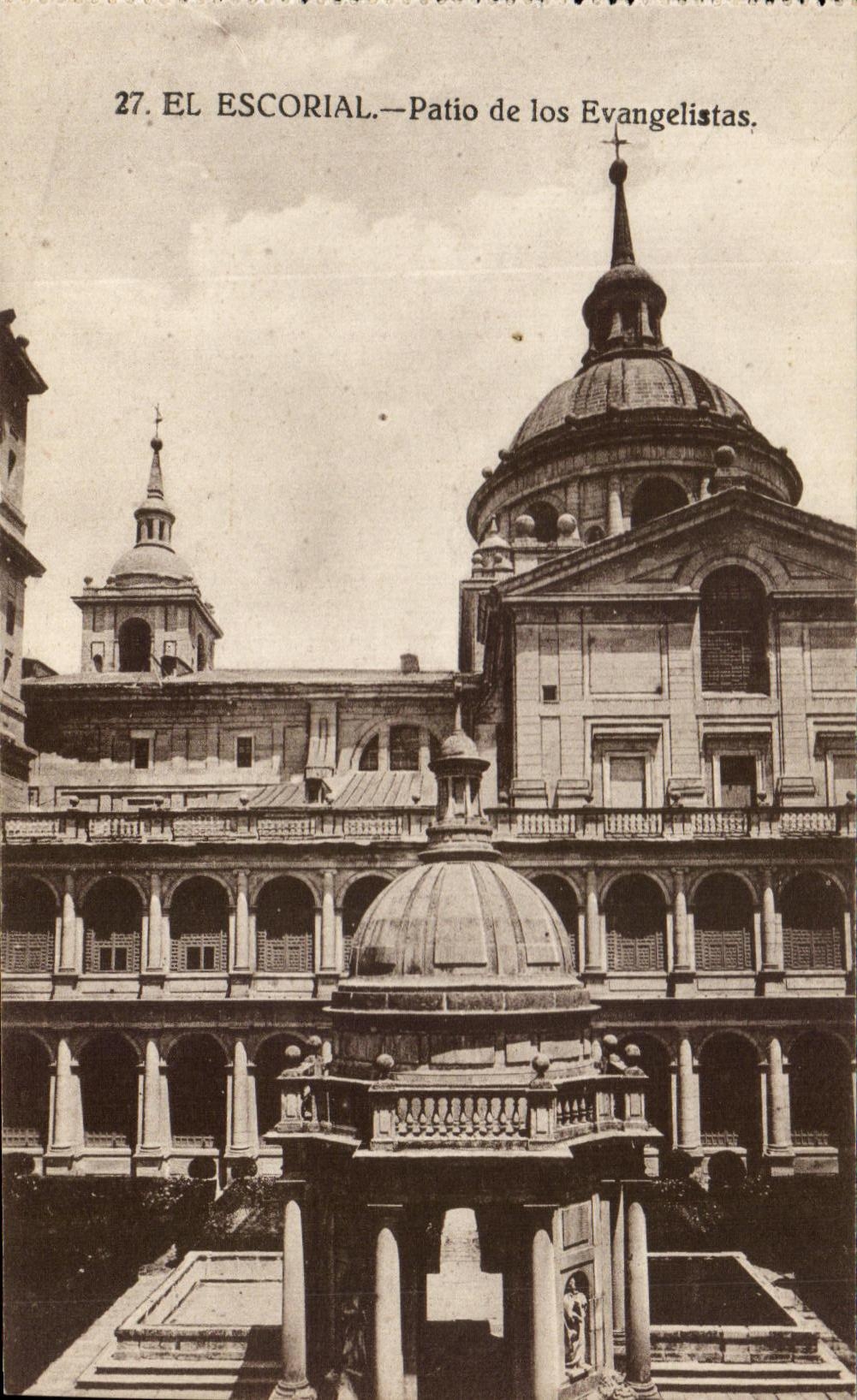 CPA El Escorial Patio De Los Evangelistas