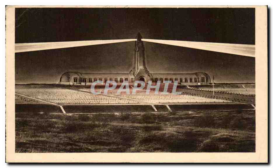 CPA Ossuaire Et Phare De Douaumont Le Phare Allume Veillant sur Les Militaria