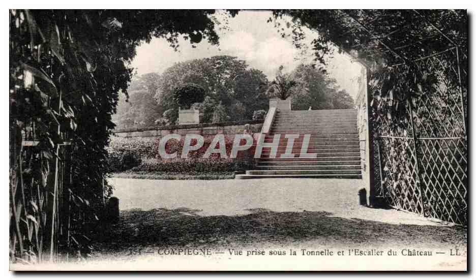 Compiegne — Vue prise sous la Tonnelle et l'Escalier du Château — LL — n° 151