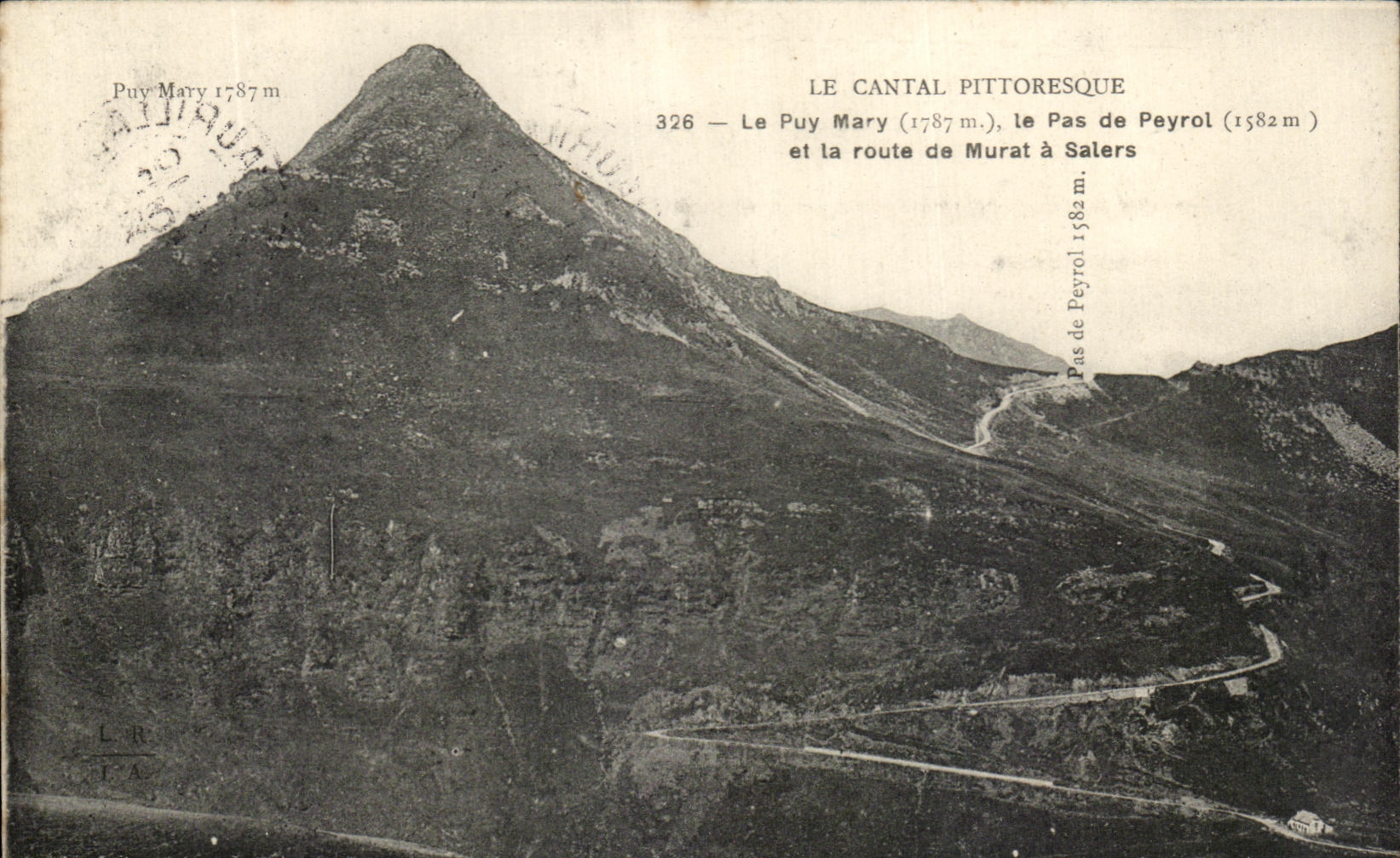 CPA Le Cantal Pittoresque Le Puy Mary Le Pas de Peyrol et la route de Murat a Salers
