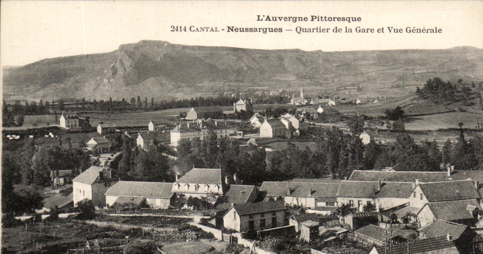 CPA L'Auvergne Pittoresque Cantal Neussargues Quartier de la Gare et Vue Generale
