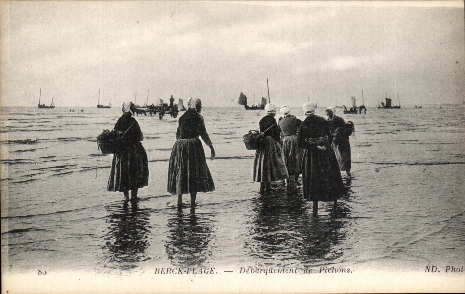 Berck-Plage — Débarquement de Pichons — ND. Phot.