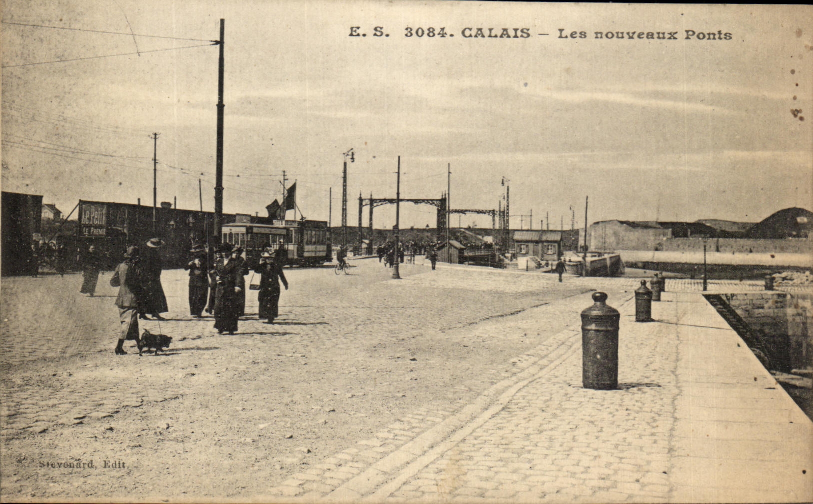 CPA Calais Les nouveaux Ponts