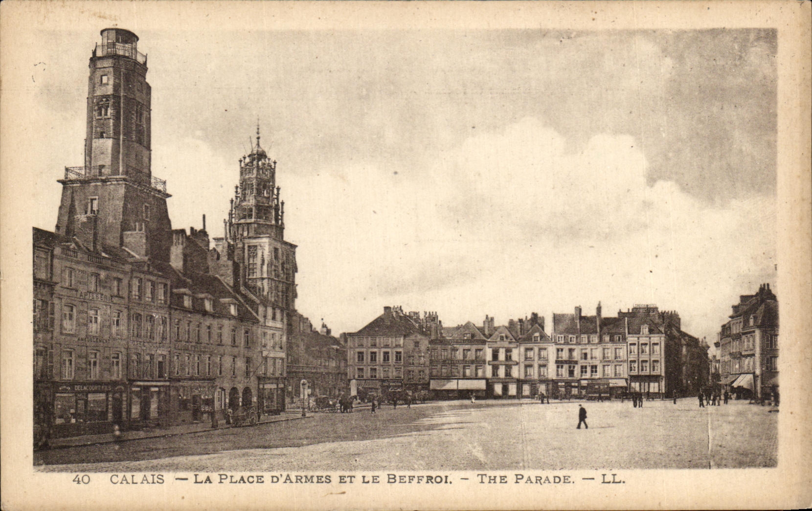 CPA Calais La Place D'Armes et le Beffroi 