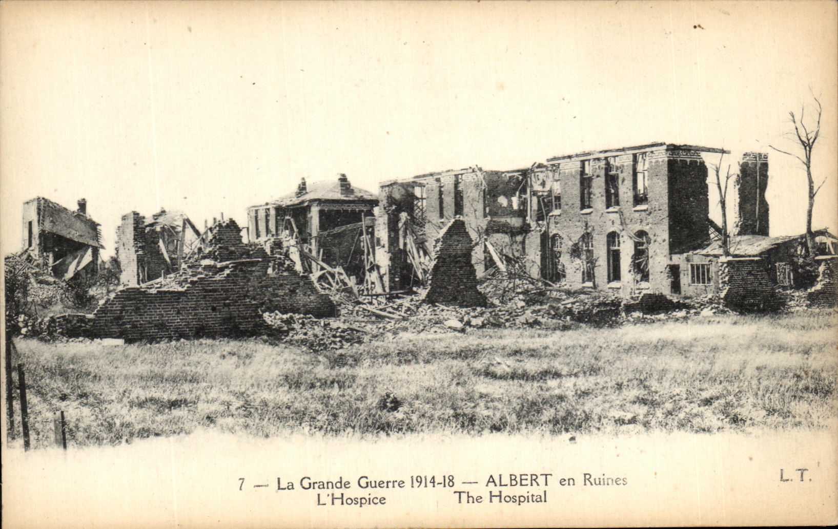 CPA La Grande Guerre Albert en Ruines L'Hospice Militaria 