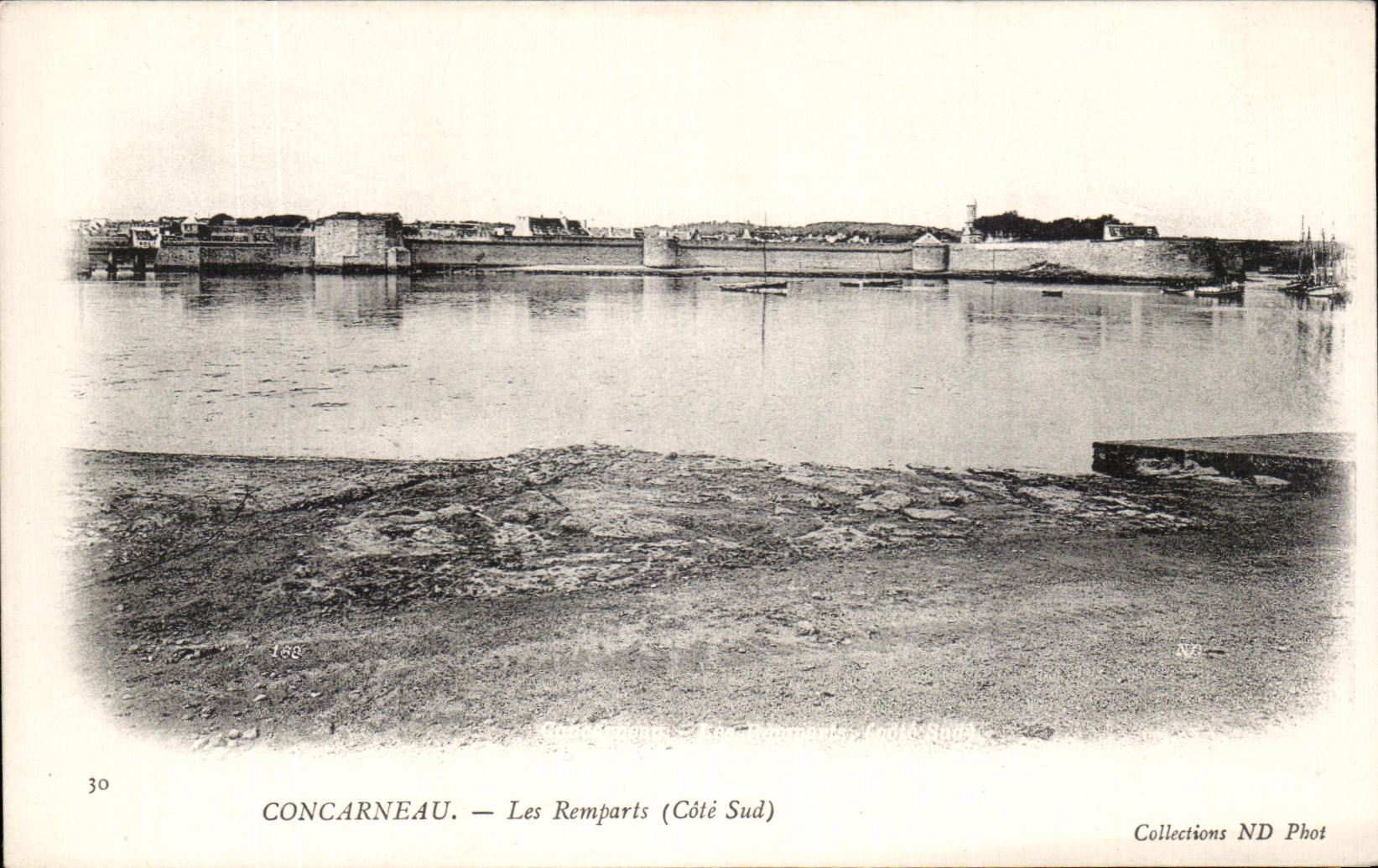 CPA Concarneau Les Remparts 