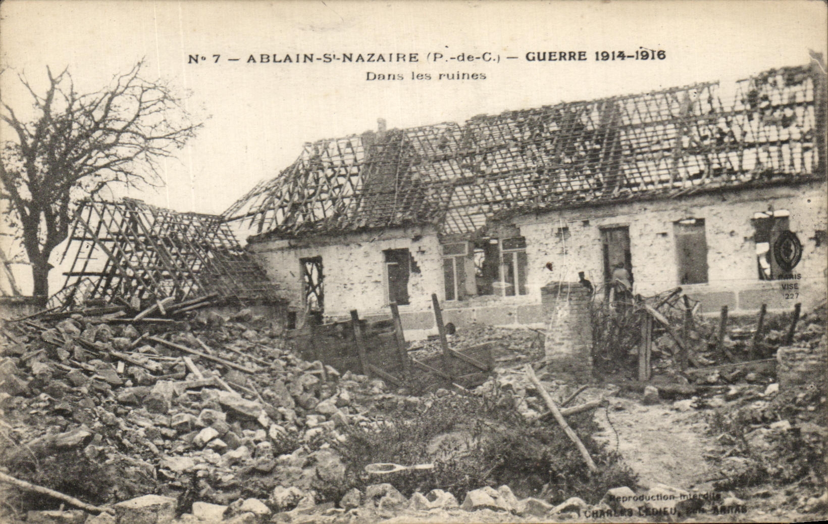 CPA Ablain St Nazaire Guerre Dans les Ruines Militaria 