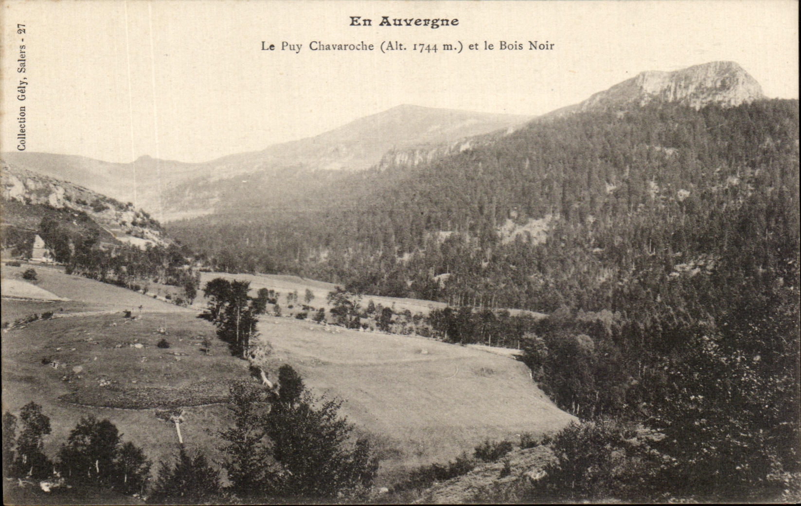 CPA En Auvergne Le puy Chavaroche et le Bois Noir