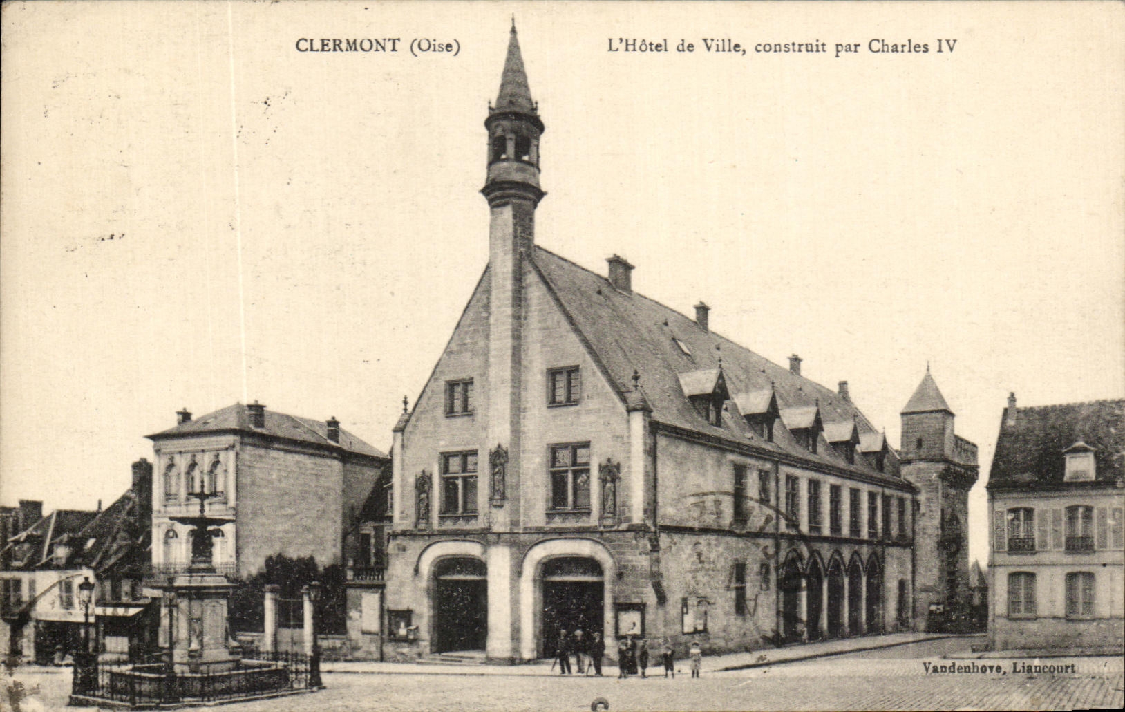 Clermont (Oise) — L'Hôtel de Ville, construit par Charles IV — Vandenhove, Liancourt