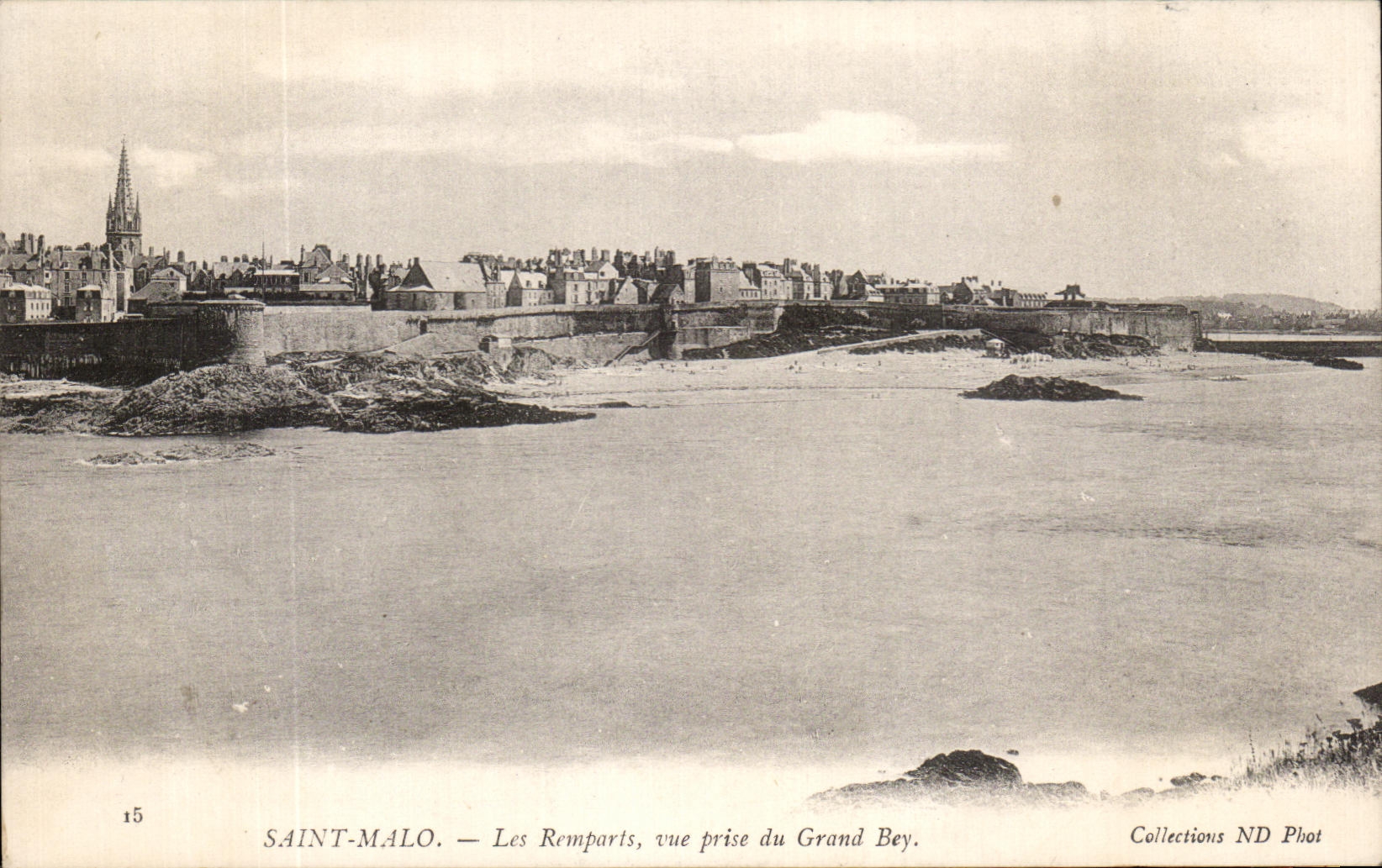 CPA Saint Malo Les Remparts Vue Prise du Grand Bey
