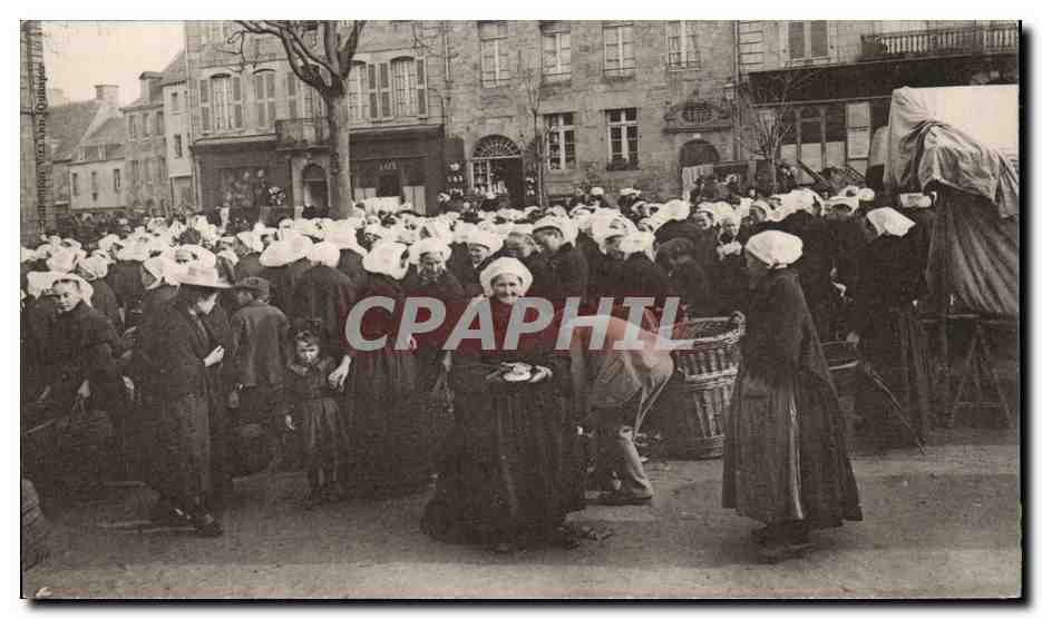 CPA Femmes Bretagne Folklore Costumes 