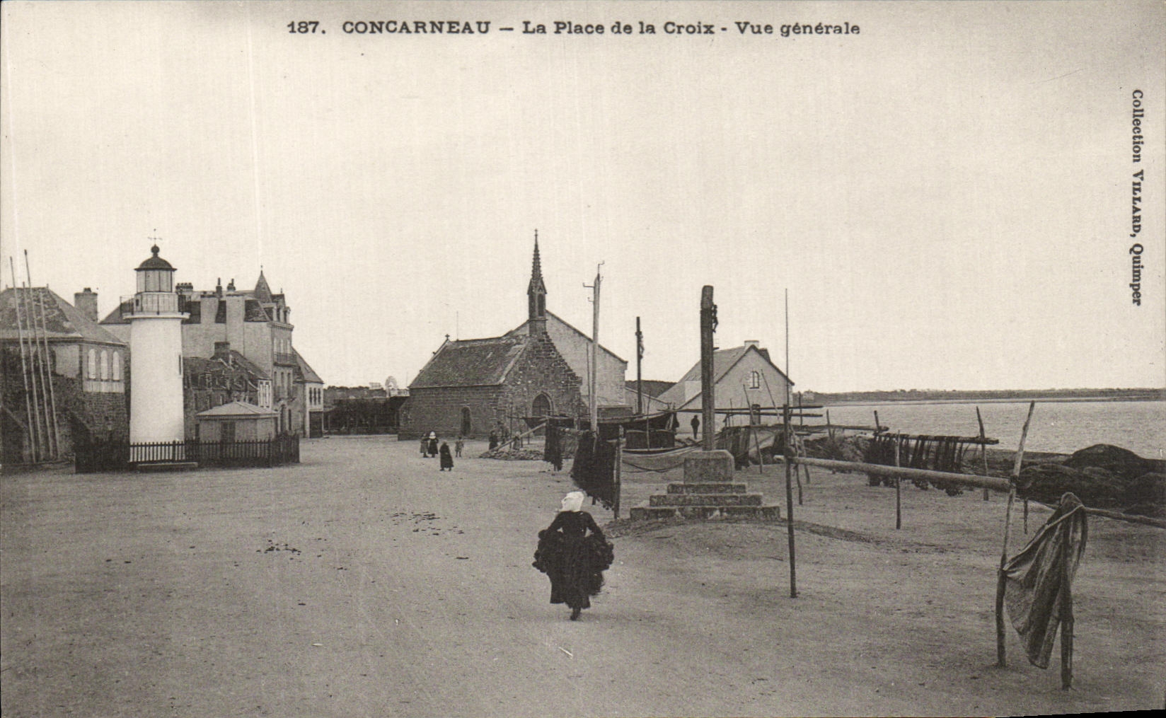 CPA Concarneau La Place de la Croix Vue Generale