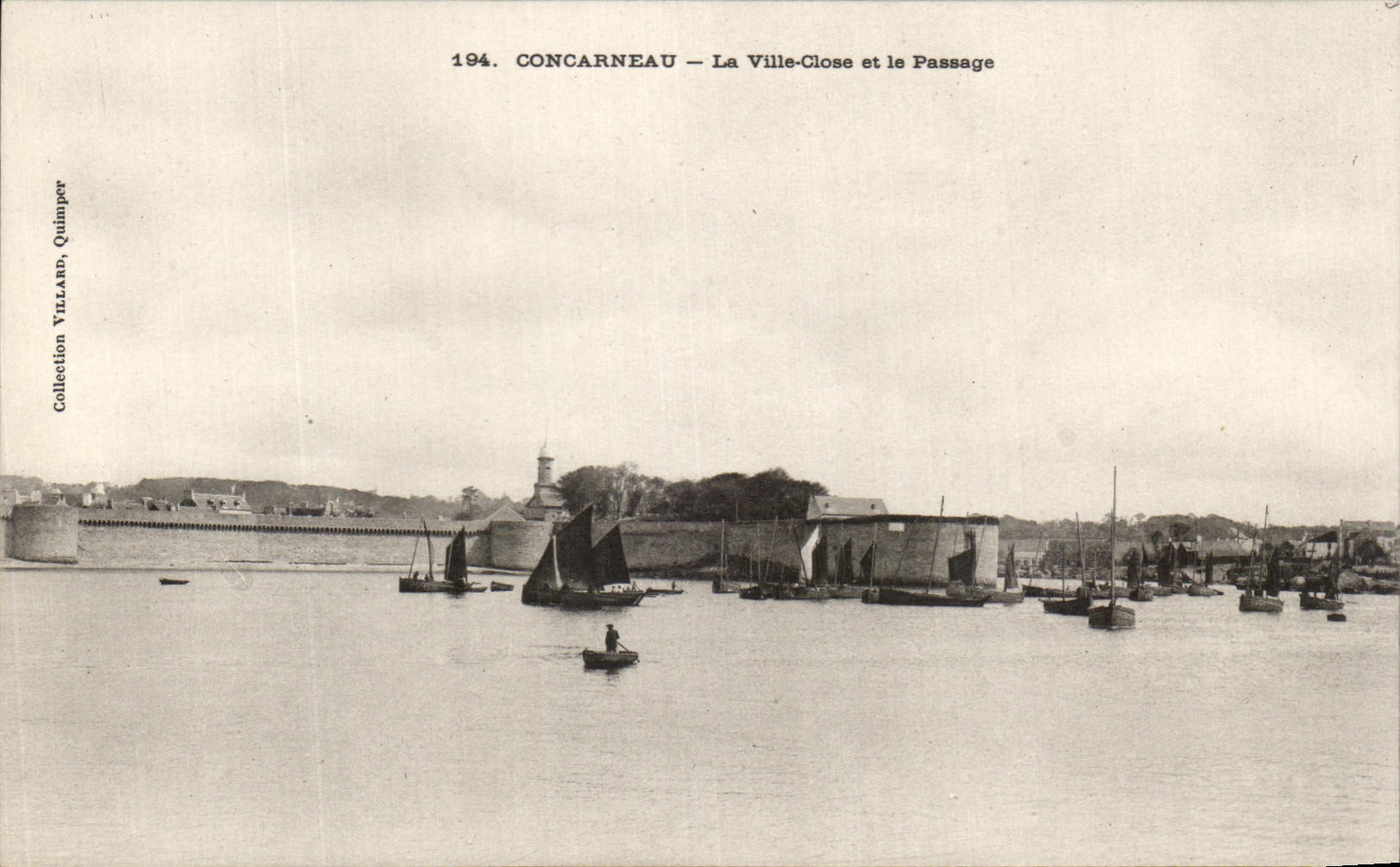 CPA Concarneau La Ville Close at Le Passage Bateaux