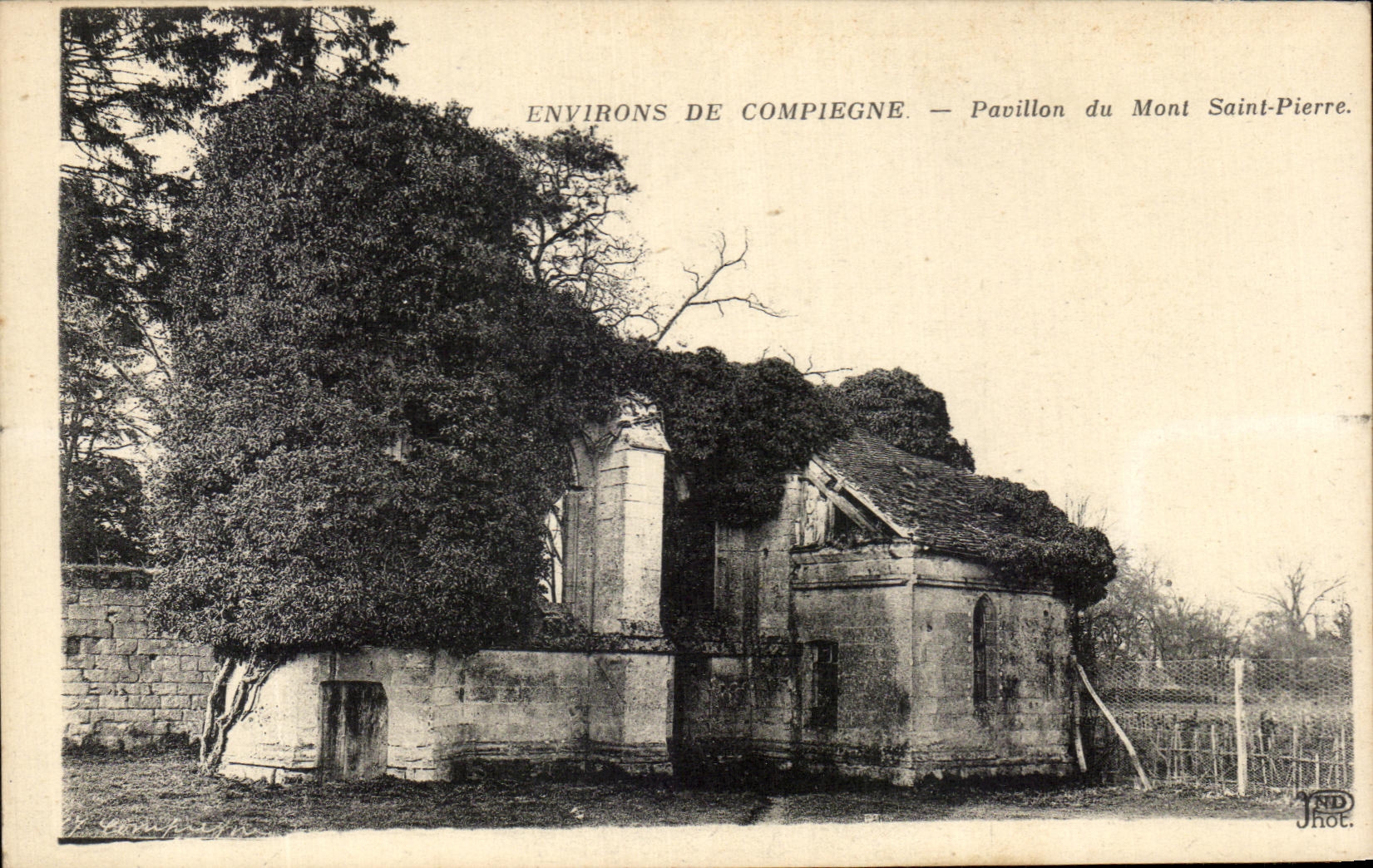 CPA Environs De Compiegne Pavillon du Mont Saint Pierre