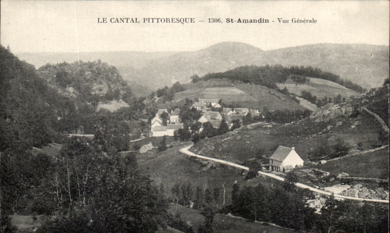 CPA Le Cantal Pittoresque St Amandin Vue Generale