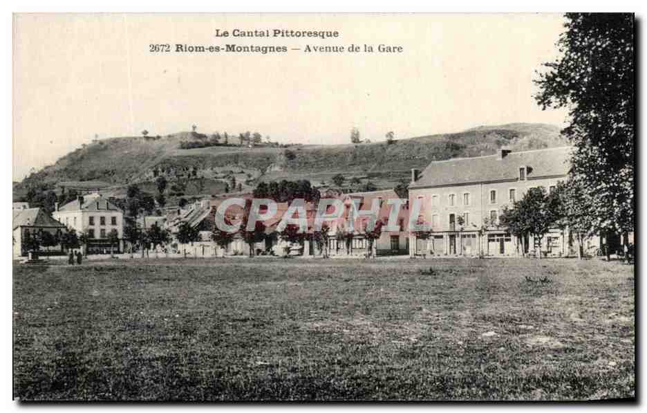 CPA Le Cantal Pittoresque riom Es Montagnes Avenue De La Gare