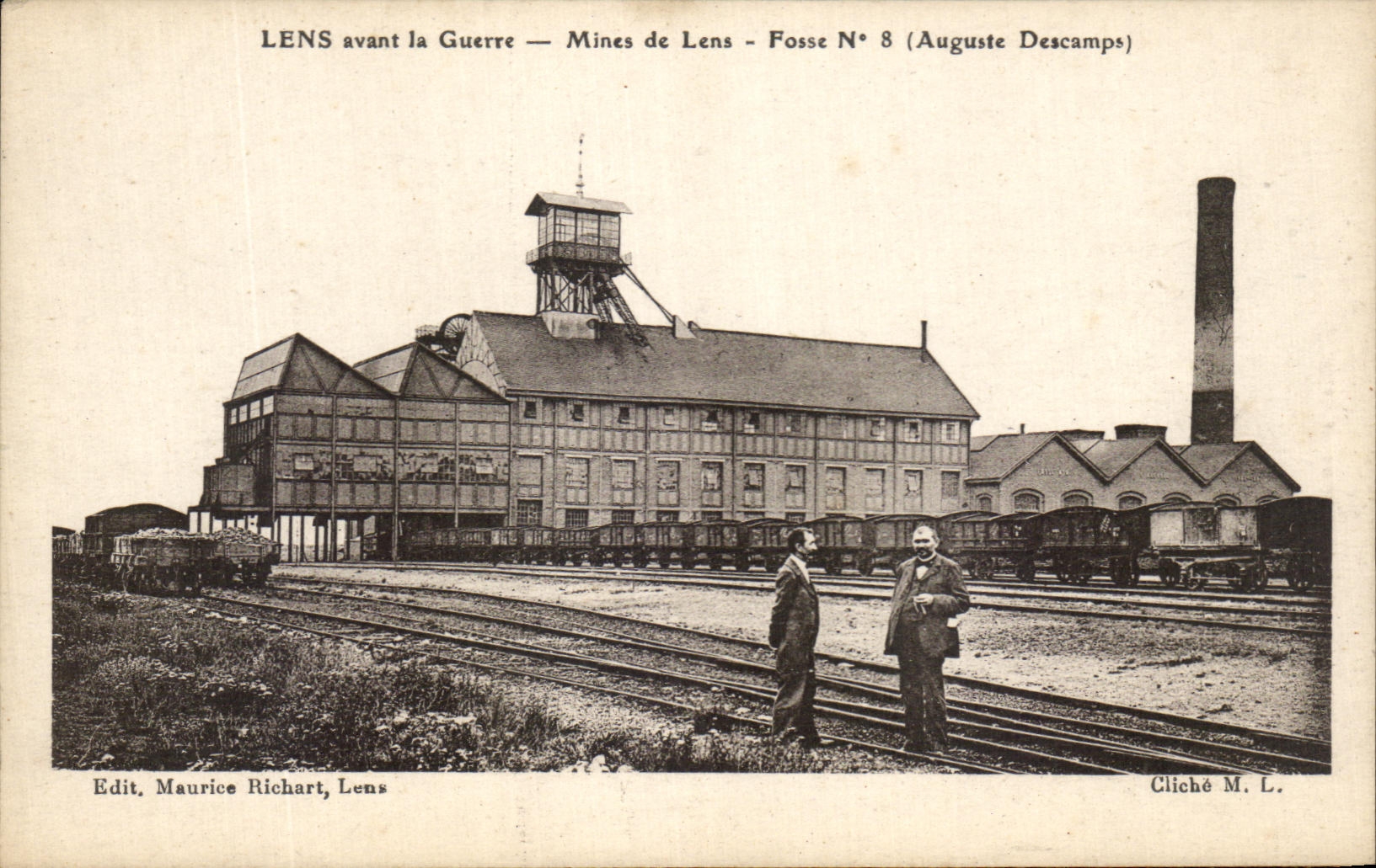 CPA Lens avant la Guerre Mines de Lens Fosse n°8 Auguste Descamps Train 