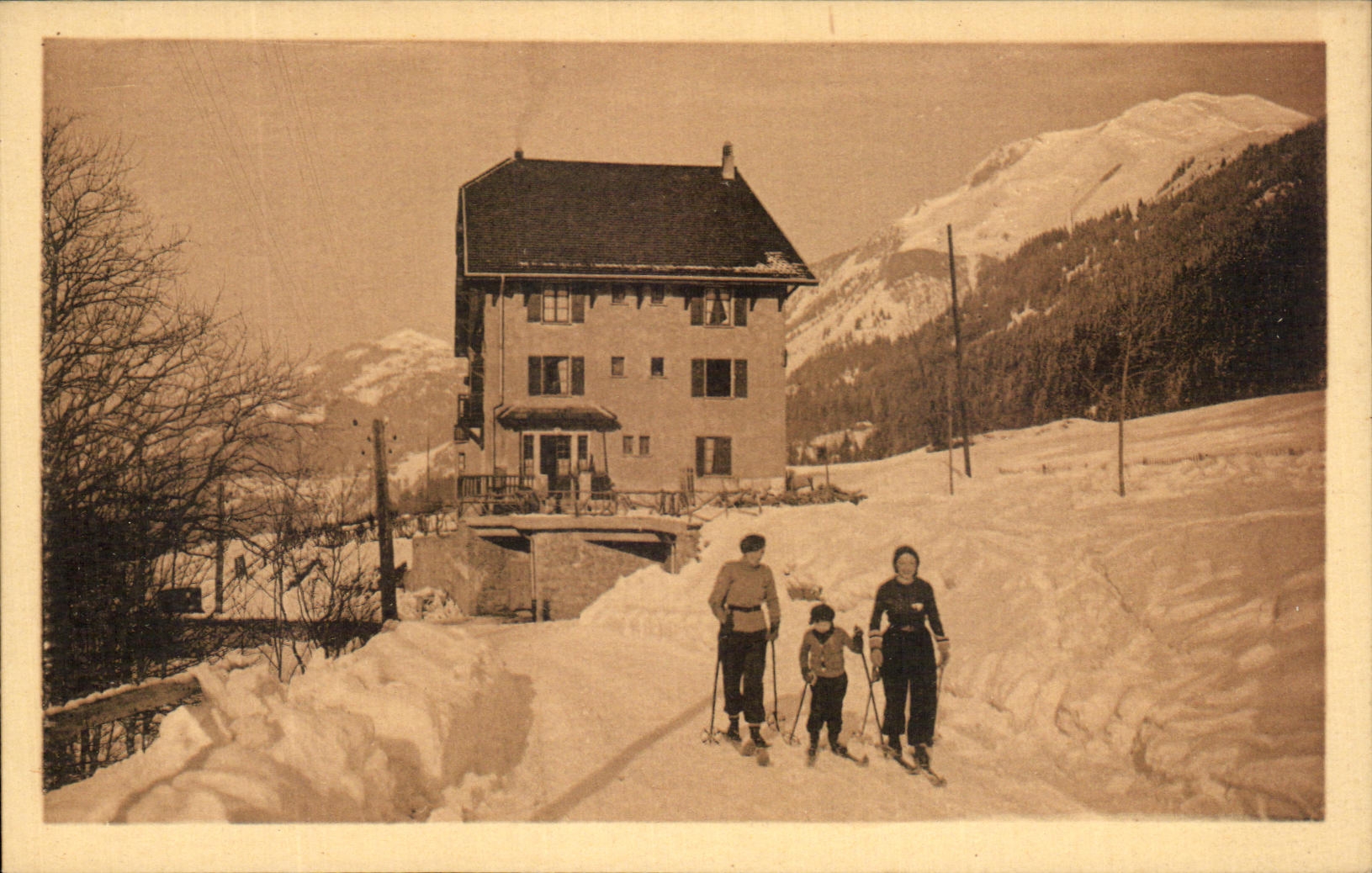 Les Contamines - Val Mont Joie — L'Hôtel du Bonhomme et le Mont Vorassey — Phot. Cambier - Mâcon