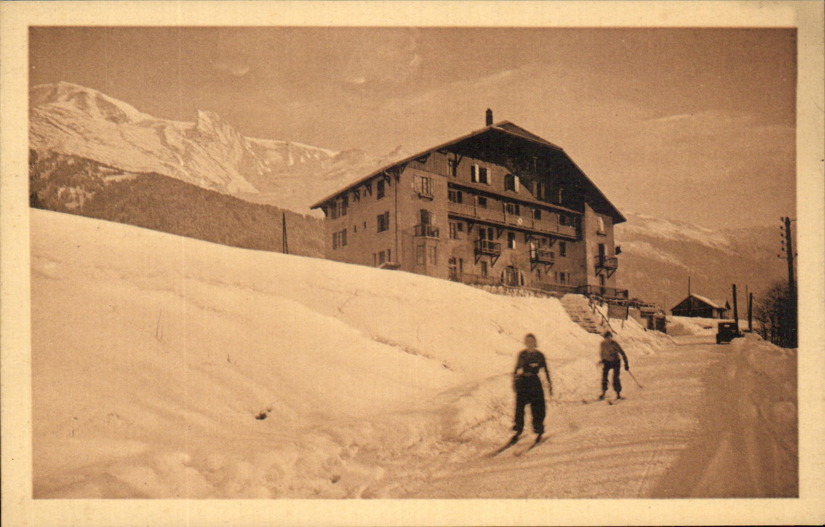 Les Contamines - Val Mont Joie — L'Hôtel du Bonhomme et le Dôme de Miage — Phot. Combier - Mâcon