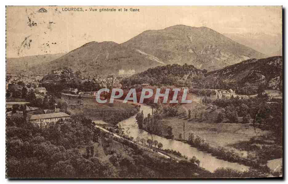 CPA Lourdes Vue generale et le Gave