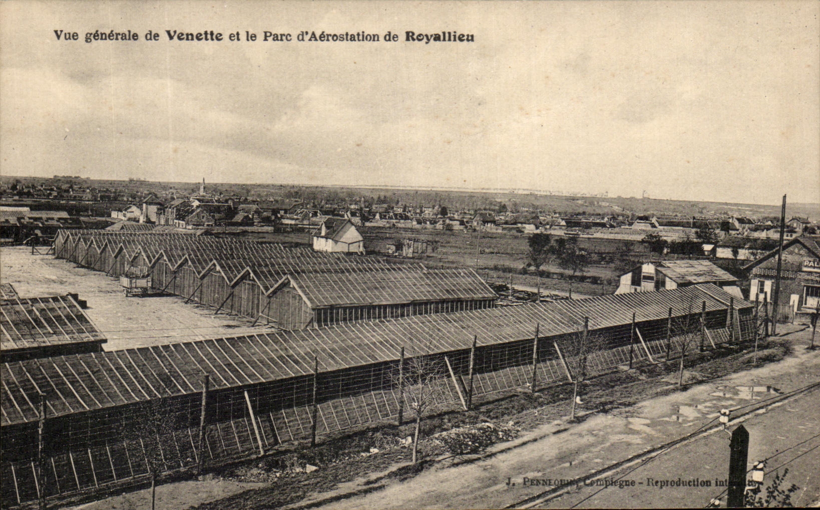 CPA Vue generale de Venette et le Parc d'Aerostation de Royallieu Avions Aviation