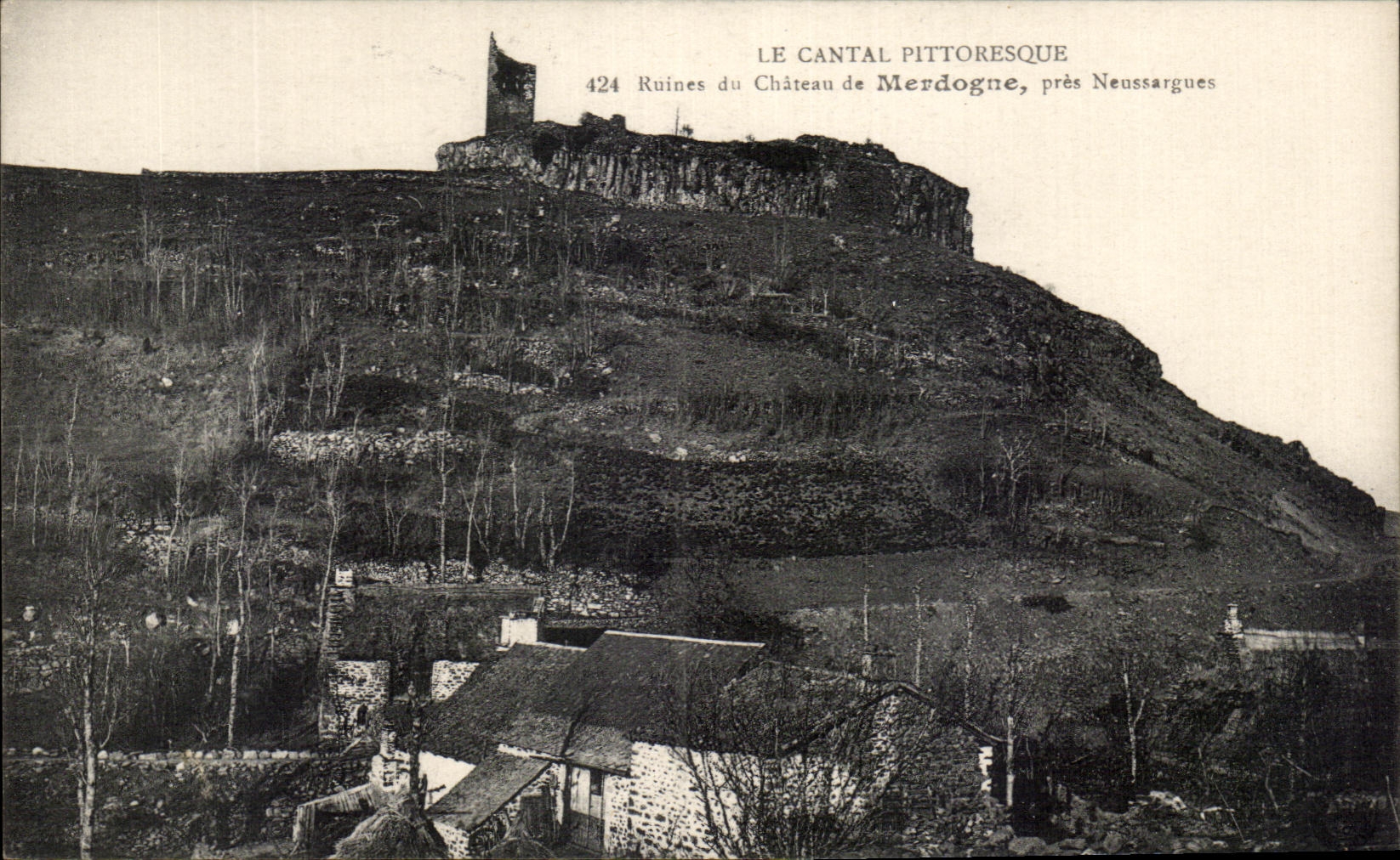 CPA Le Cantal Pittoresque Ruines du Chateau de Merdogne pres Neussargues