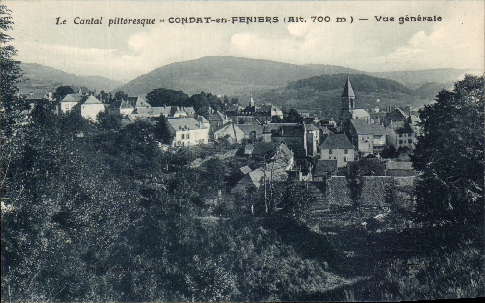 CPA Le Cantal pillustre Condat en Feniers Vue Generale