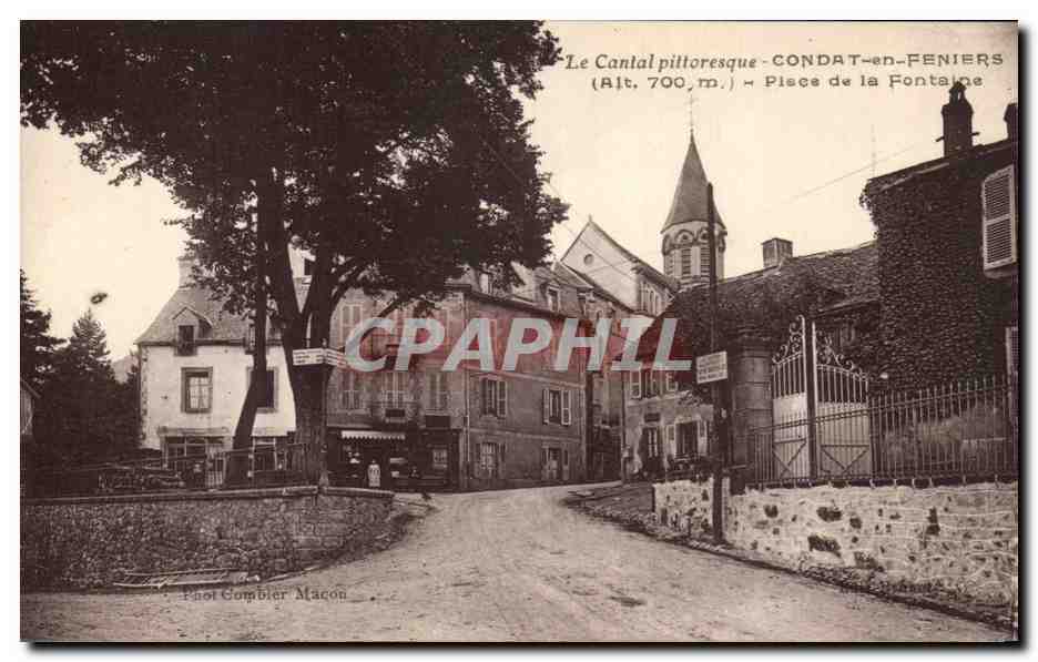 CPA Le Cantal Illustre Condat en Feniers place de la Fontaine