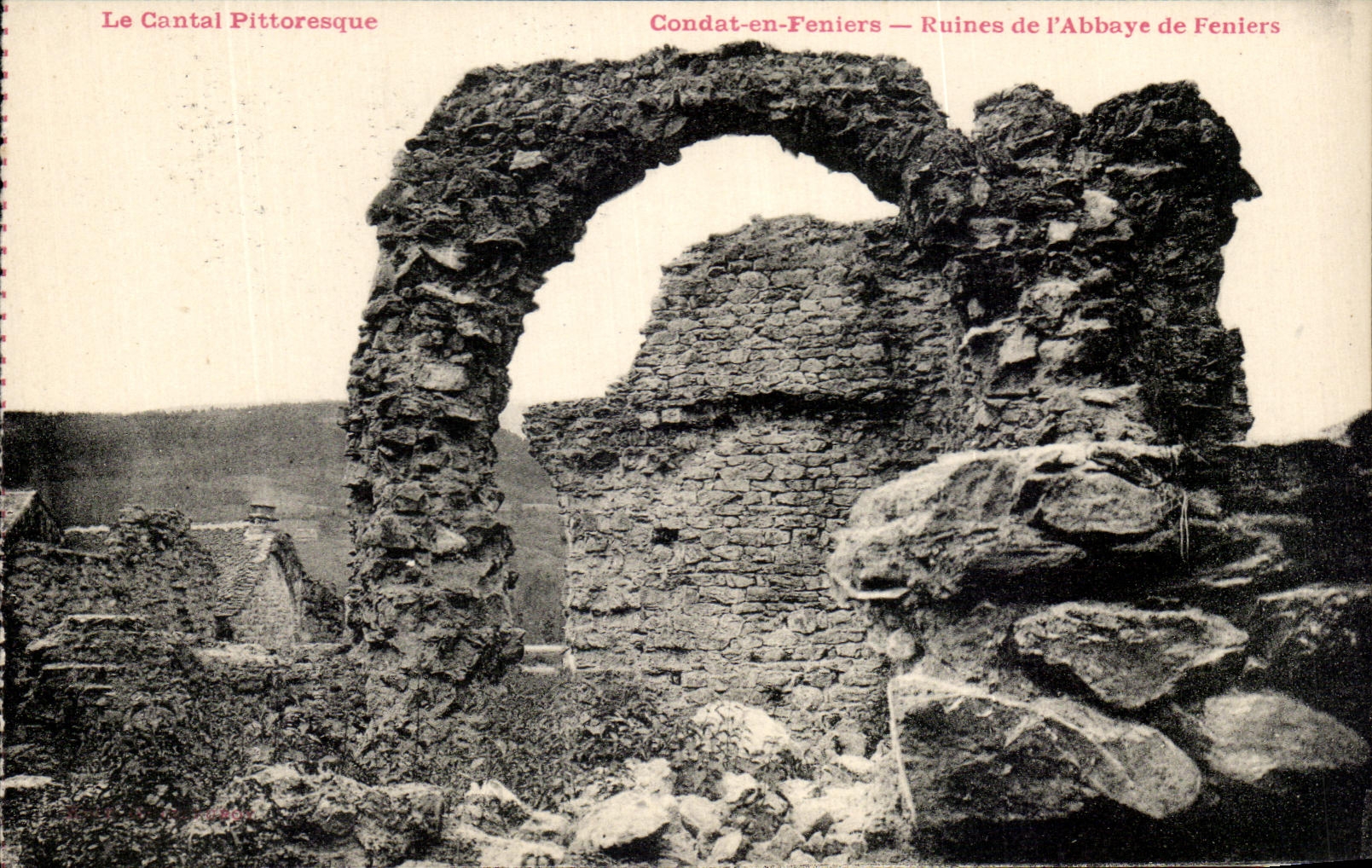 CPA Le Cantal Pittoresque Condat En Feniers Ruines De l'abbaye De Feniers