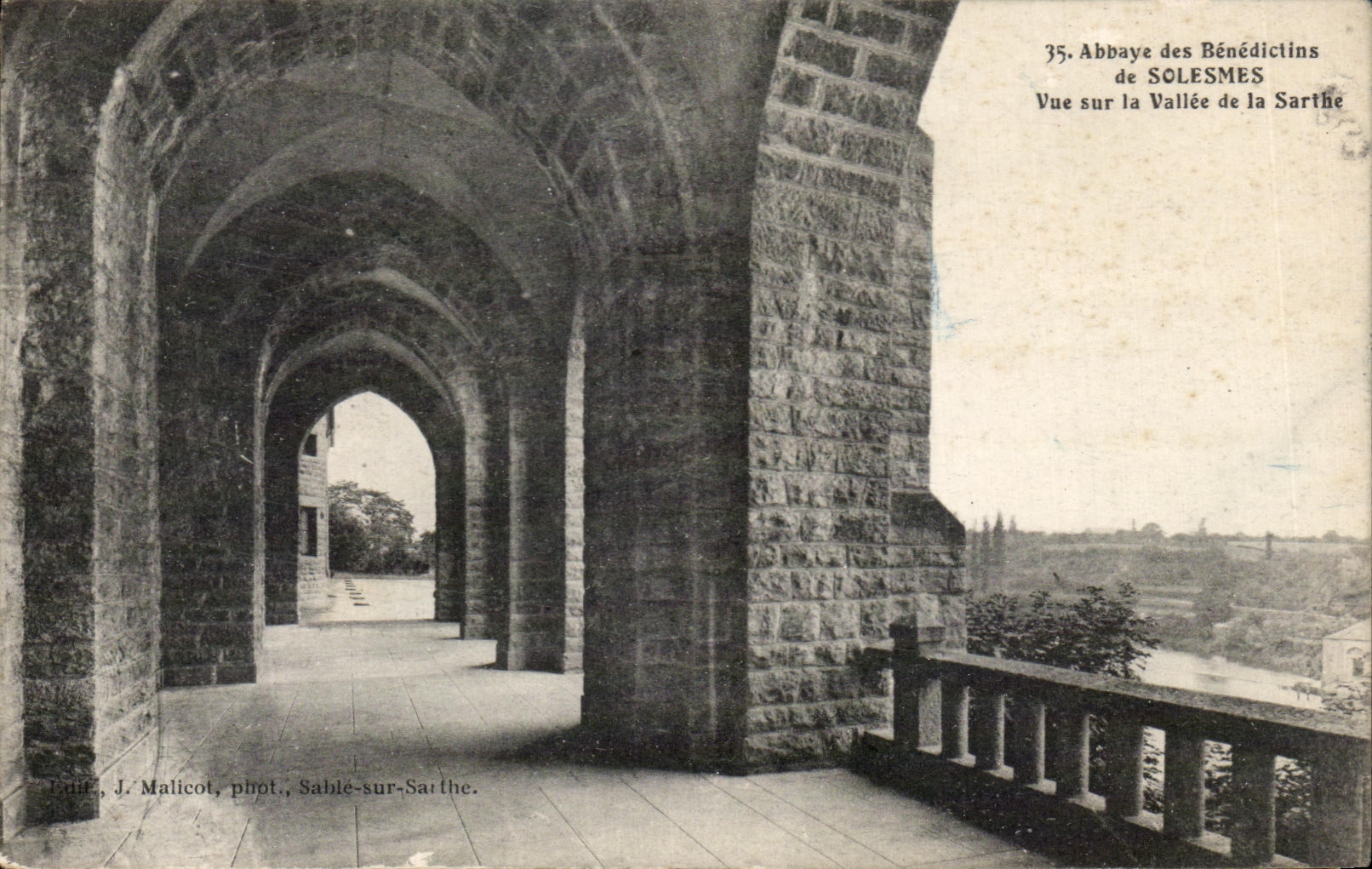 CPA Abbaye Des Benedictins De Solemes Vue Sur La Vallee De La Sarthe