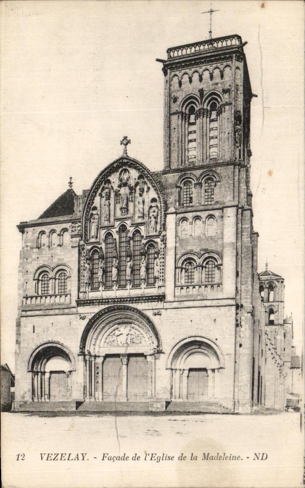 CPA Vezelay Facade De l'Eglise De La Madeleine