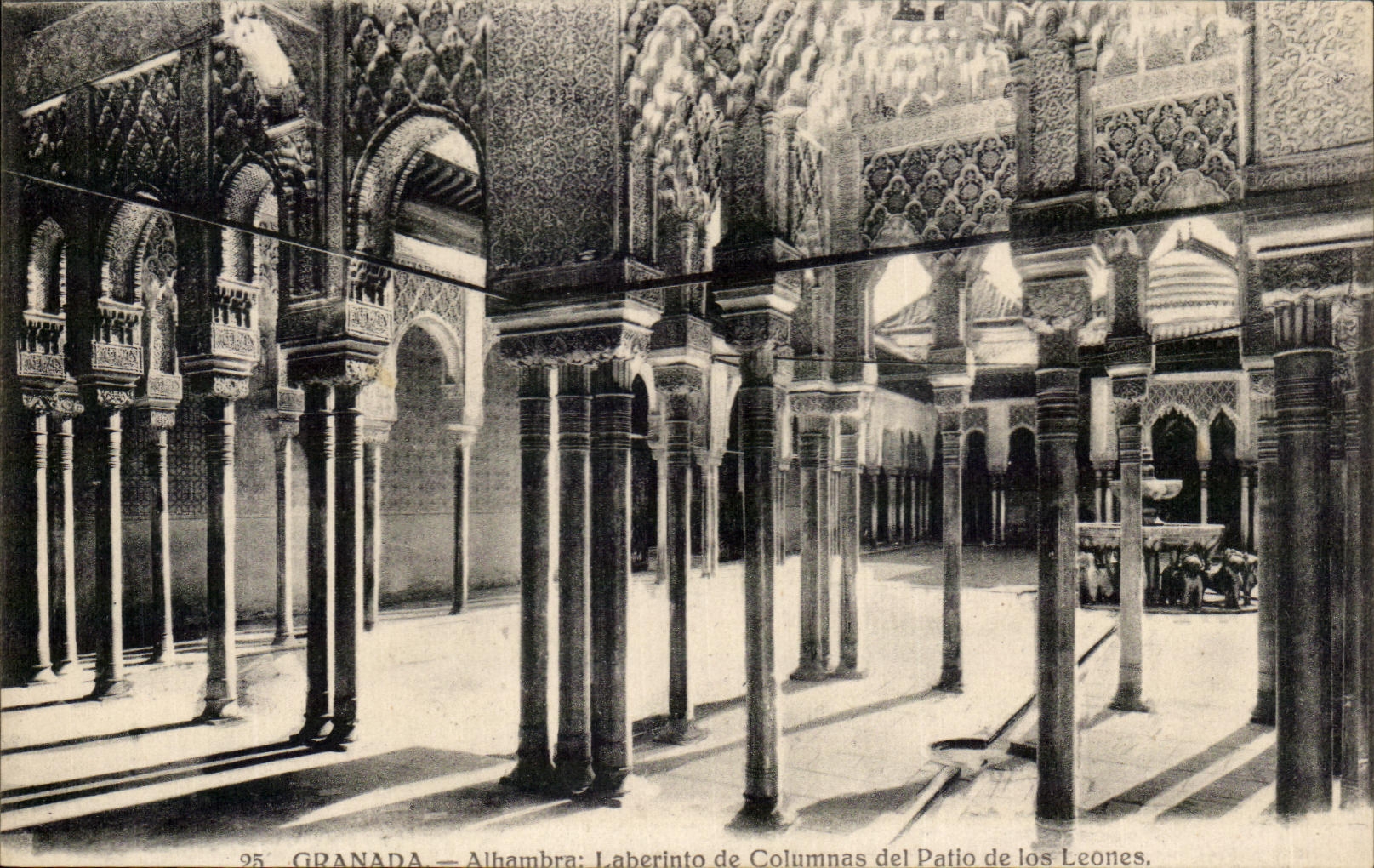 CPA Granada Alhambra Laberinto de Columnas del Patio de los Leones