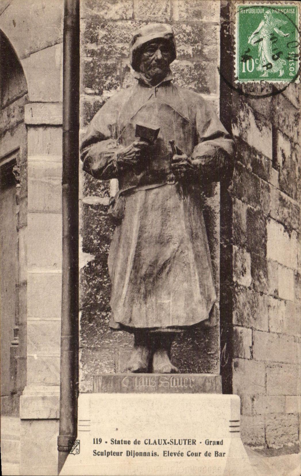 CPA Statue de Claux Sluter Grand Sculpteur Dijonnais Elevee Cour de Bar 