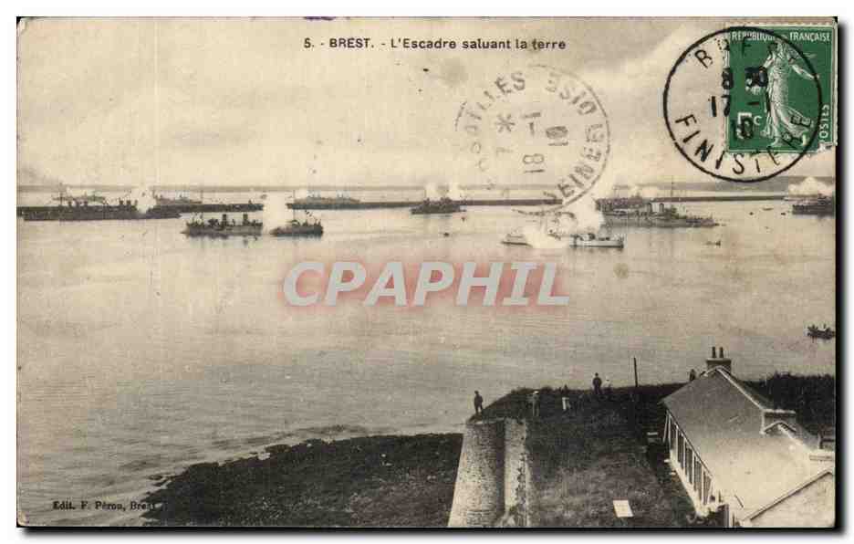 CPA Brest L'Escadre Saluant la terre Bateaux