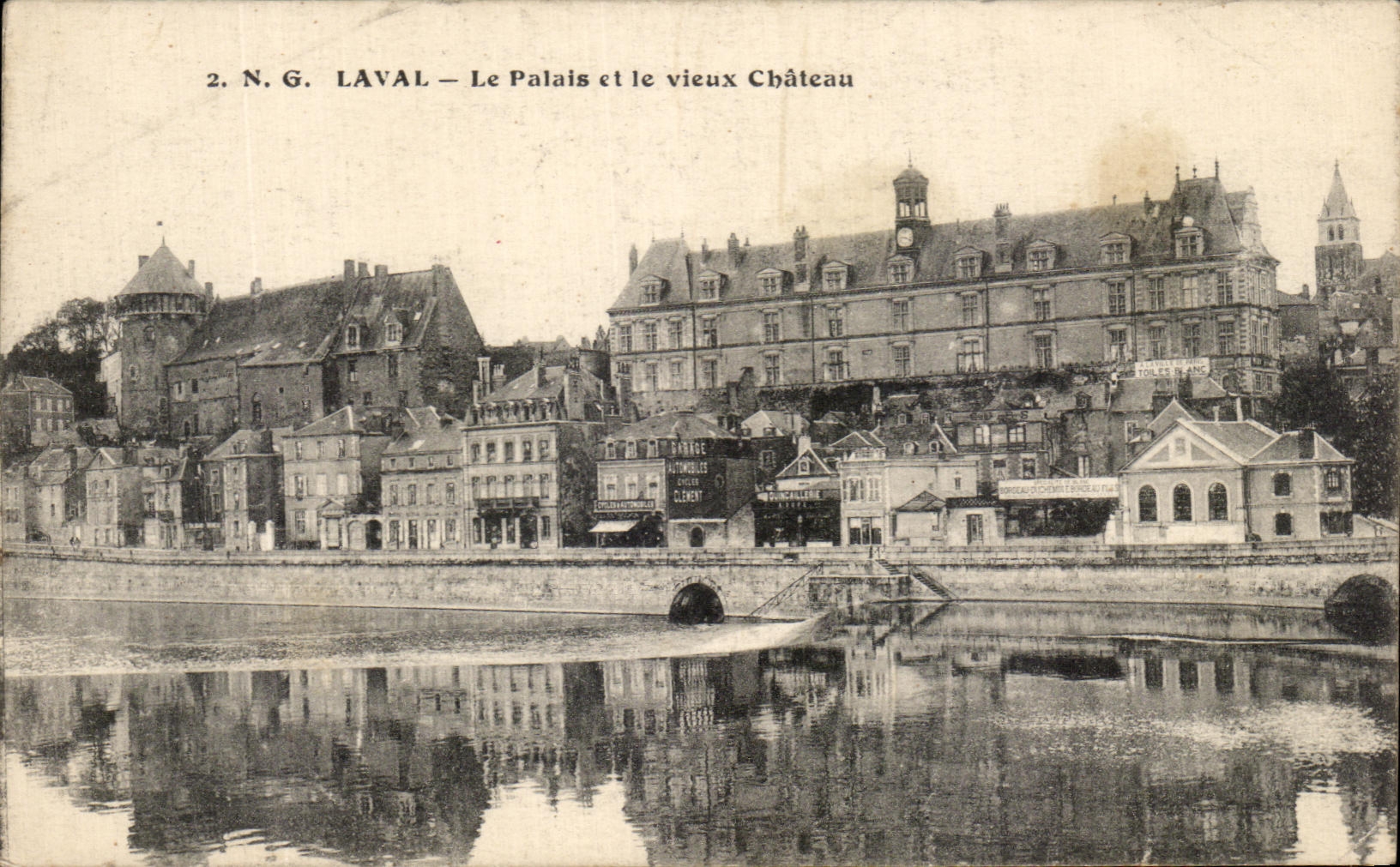 CPA Laval Le Palais et le vieux Chateau